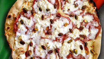 La Pizza de Juillet c'est Mortadelle & Pistaches !